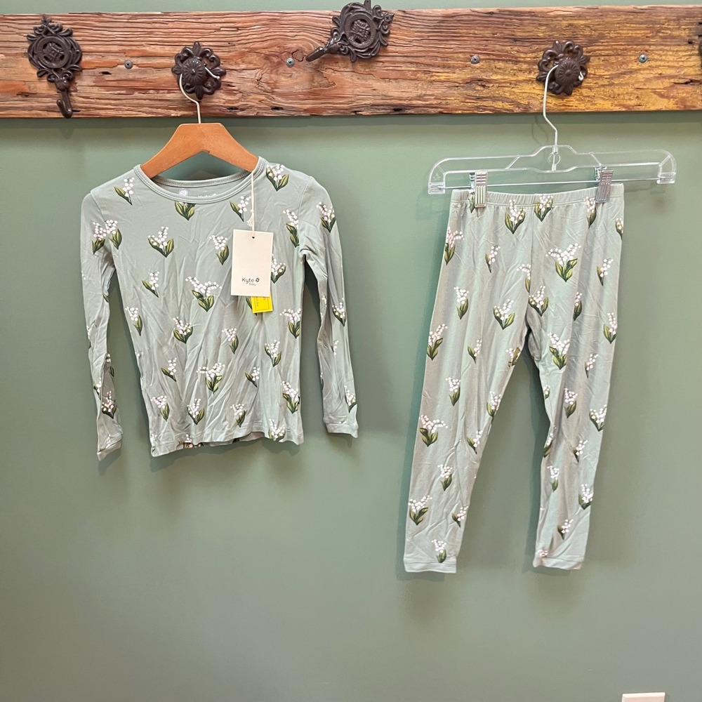 Kyte Baby 6T Lily of the Valley Bamboo Pajama Set Long Sleeve Sage Green NWT